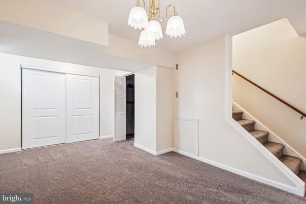 Chandelier, Empty room, Interior