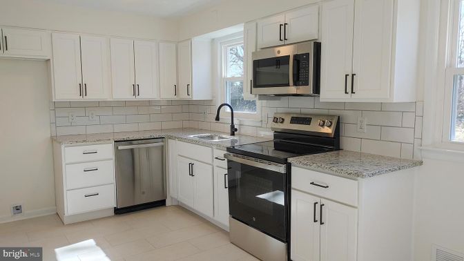 Interior, Kitchen, Stainless Steel Appliances