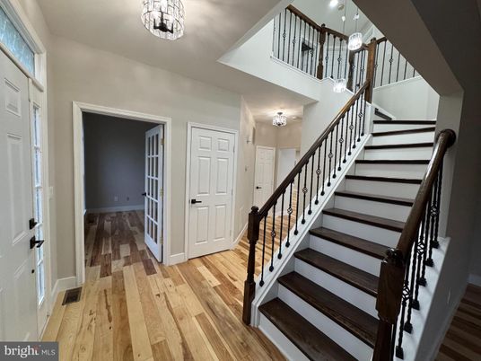 Interior, Pendant Lights, Wood Texture Flooring