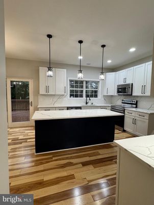 Interior, Kitchen, Pendant Lights, Recessed Lighting, Wood Texture Flooring