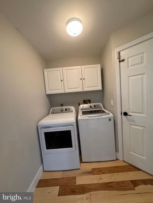 Interior, Washer, Wood Texture Flooring
