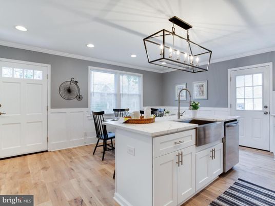 Dining room, Interior, Kitchen, Pendant Lights, Recessed Lighting, Wood Texture Flooring
