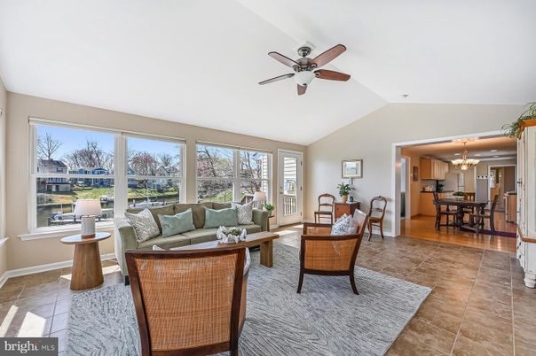 Chandelier, Dining room, Interior, Living room