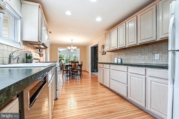 Chandelier, Dining room, Interior, Kitchen, Recessed Lighting, Wood Texture Flooring