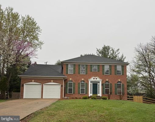 Attached, Exterior, Facade, Brick Facade, Georgian