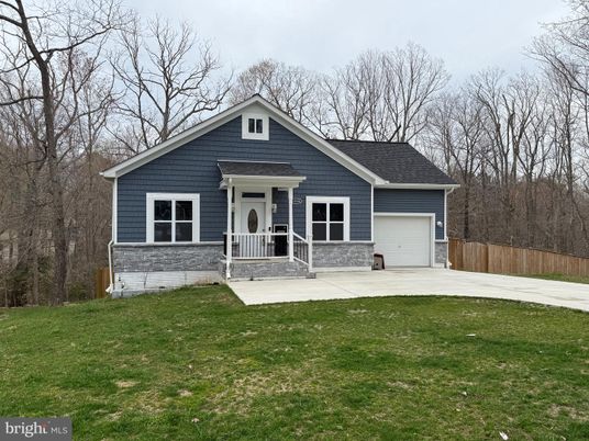 Attached, Exterior, Facade, Ranch