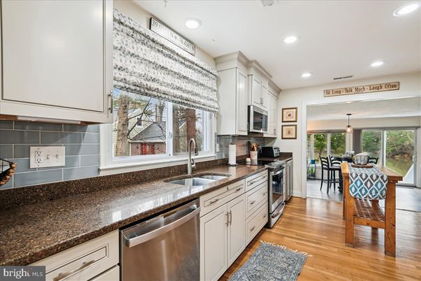 Dining room, Interior, Kitchen, Pendant Lights, Recessed Lighting, Stainless Steel Appliances, Wood Texture Flooring