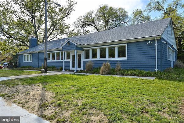 Backyard, Exterior, Facade, Cape Cod