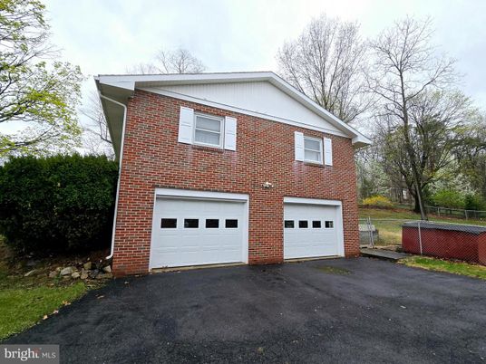 Attached, Exterior, Facade, Brick Facade, Split Level