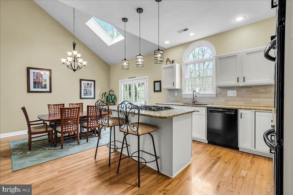 Chandelier, Dining room, Interior, Kitchen, Pendant Lights, Recessed Lighting, Wood Texture Flooring