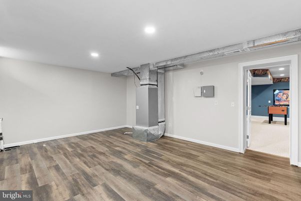 Interior, Recessed Lighting, Wood Texture Flooring