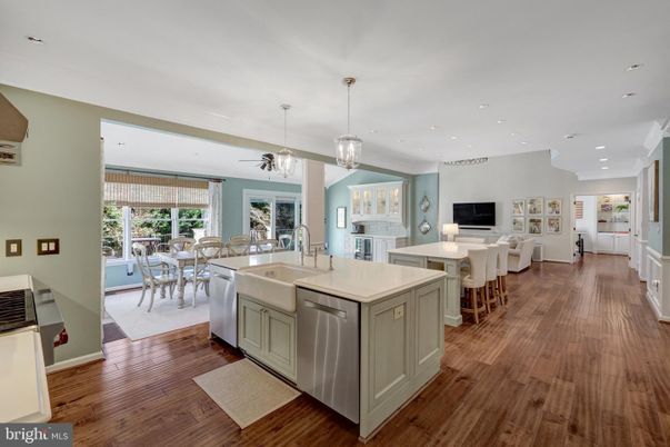 Dining room, Interior, Kitchen, Pendant Lights, Recessed Lighting, Wood Texture Flooring