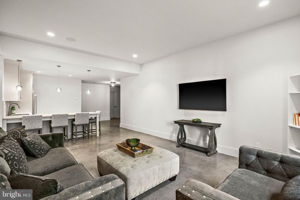 Interior, Living room, Pendant Lights, Recessed Lighting