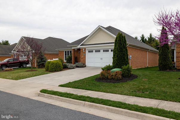 Attached, Exterior, Facade, Brick Facade, Ranch