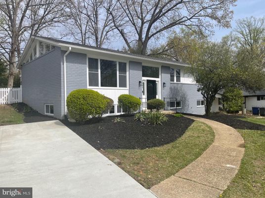 Backyard, Exterior, Facade, Raised Ranch