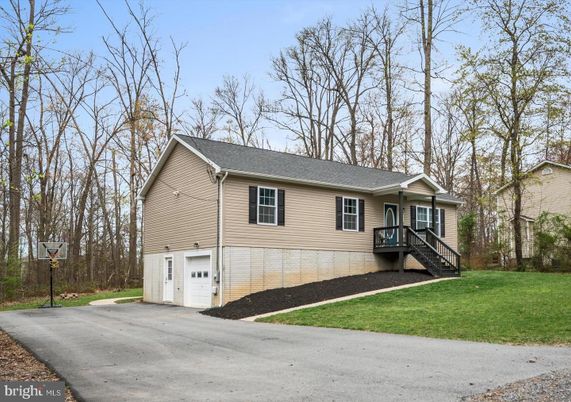 Attached, Exterior, Facade, Raised Ranch