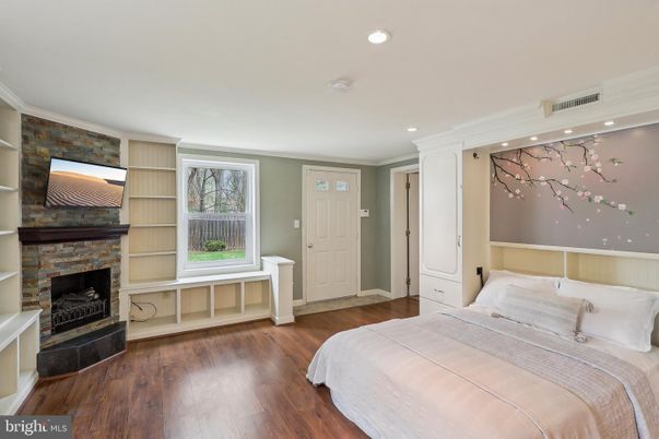 Bedroom, Fireplace, Interior, Recessed Lighting, Wood Texture Flooring