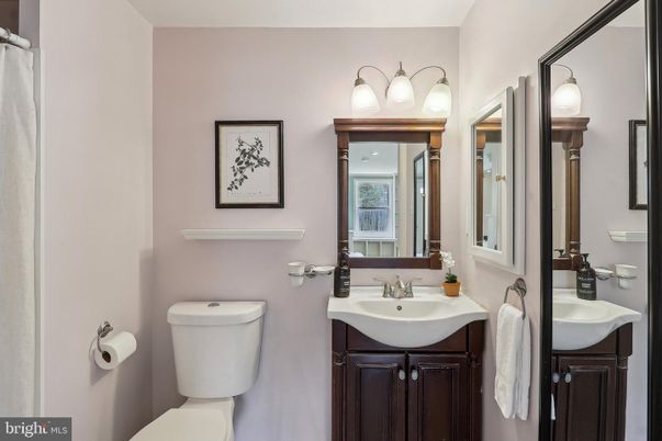 Bathroom, Dual Sink Vanities, Interior