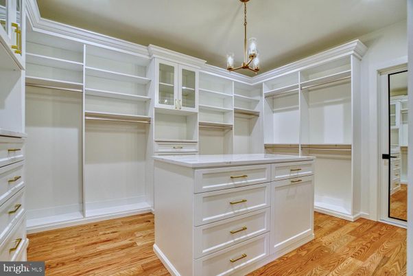 Interior, Pendant Lights, Walk-in Closets, Wood Texture Flooring