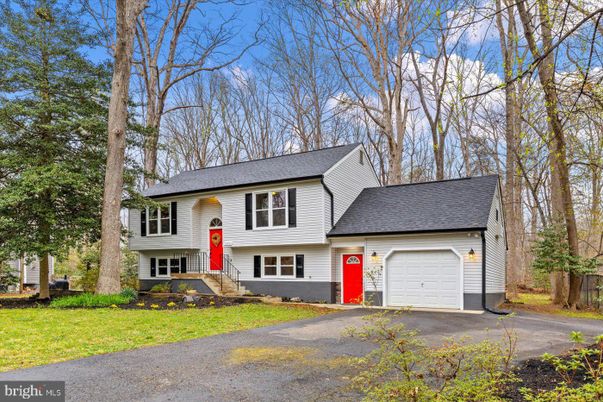 Attached, Exterior, Facade, Raised Ranch