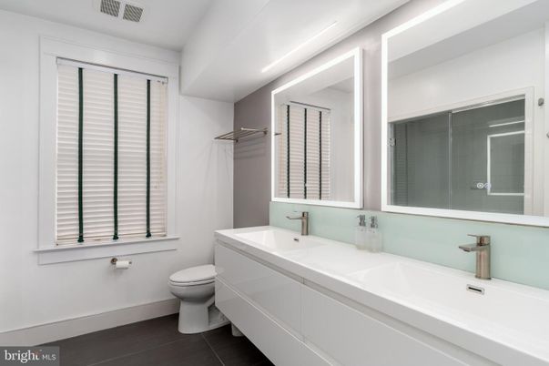 Bathroom, Dual Sink Vanities, Interior