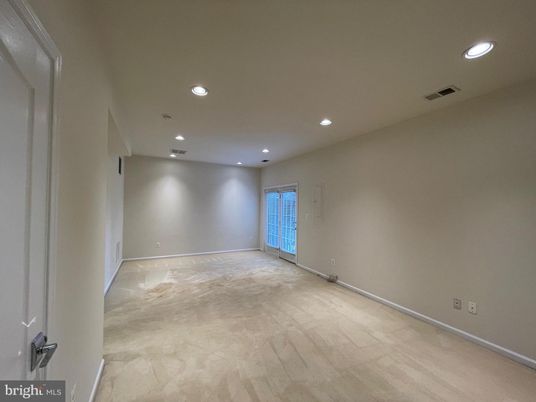 Empty room, Interior, Recessed Lighting