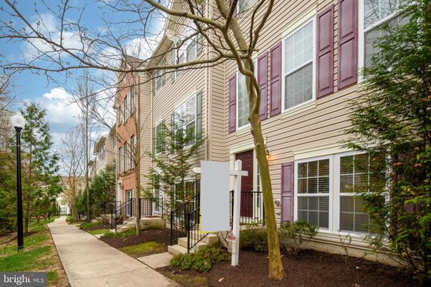 Exterior, Facade, Rowhouse