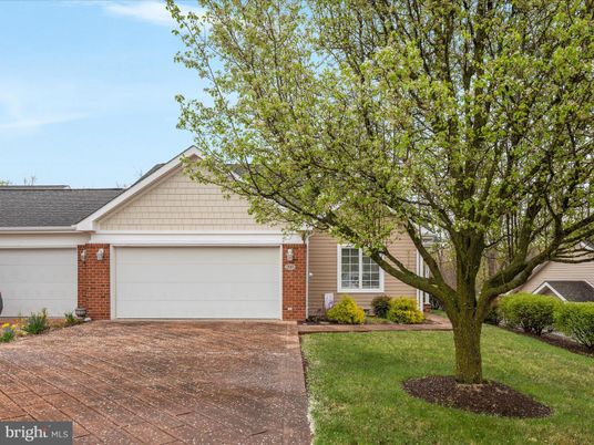 Attached, Exterior, Facade, Brick Facade, Ranch