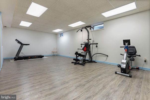 Fitness Equipment, Interior, Recessed Lighting, Wood Texture Flooring