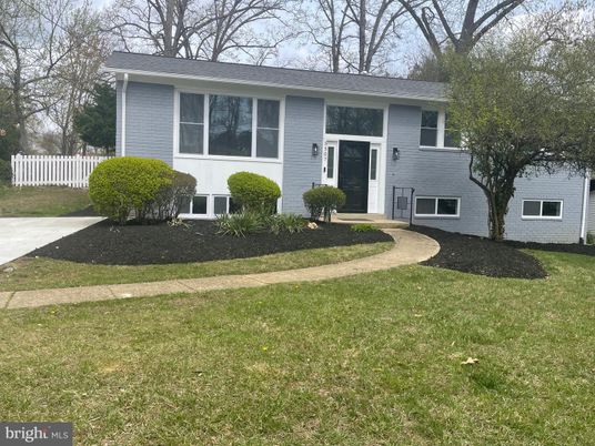 Backyard, Exterior, Facade, Raised Ranch