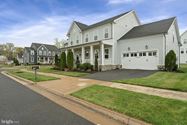 Attached, Exterior, Facade, Farmhouse