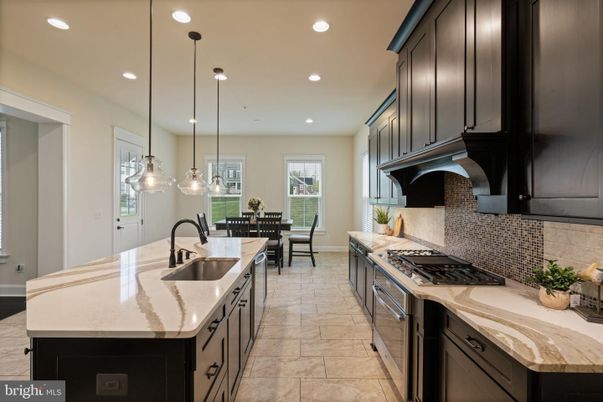 Dining room, Interior, Kitchen, Pendant Lights, Recessed Lighting, Stainless Steel Appliances
