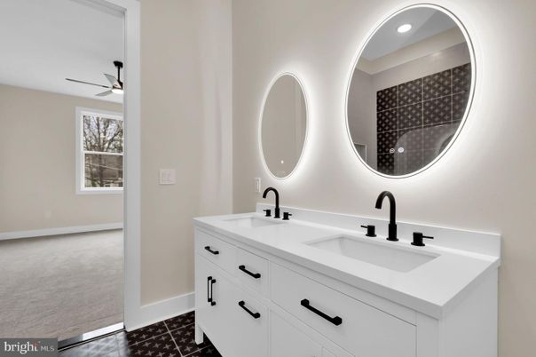 Bathroom, Dual Sink Vanities, Interior, Recessed Lighting