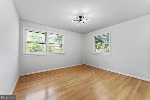 Empty room, Interior, Pendant Lights, Wood Texture Flooring