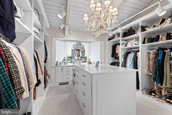 Chandelier, Interior, Walk-in Closets