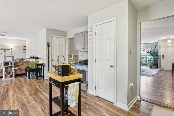 Interior, Kitchen, Pendant Lights, Wood Texture Flooring