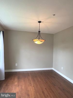 Empty room, Interior, Pendant Lights, Wood Texture Flooring