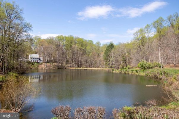 Exterior, Lake
