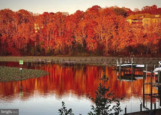 Exterior, Lake