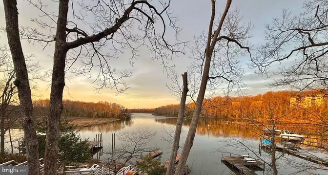 Exterior, Lake