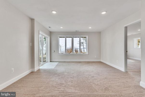 Empty room, Interior, Recessed Lighting