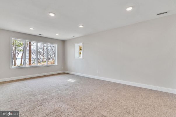 Empty room, Interior, Recessed Lighting