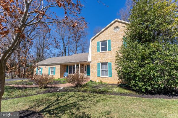 Exterior, Facade, Brick Facade, Ranch