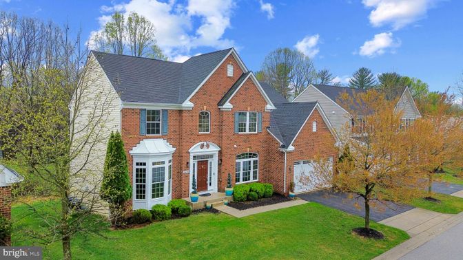 Attached, Exterior, Facade, Brick Facade, Brick Traditional
