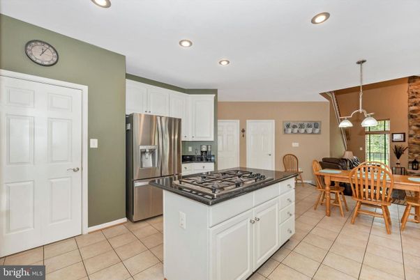 Dining room, Interior, Kitchen, Pendant Lights, Recessed Lighting, Stainless Steel Appliances