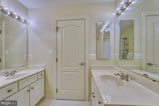 Bathroom, Dual Sink Vanities, Interior