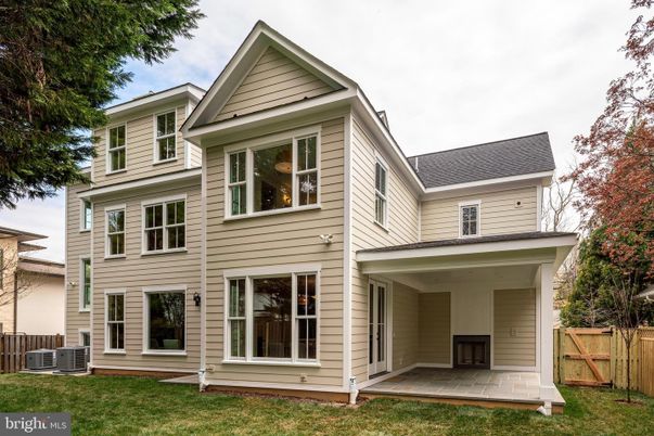 Exterior, Facade, Queen Anne Victorian