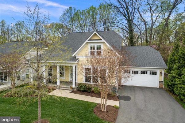 Attached, Exterior, Facade, Cape Cod