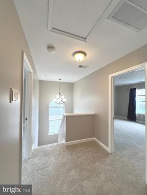 Empty room, Interior, Pendant Lights