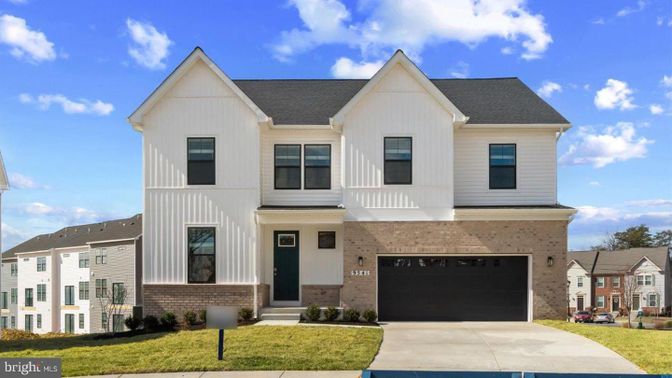 Attached, Exterior, Facade, Brick Facade, Farmhouse